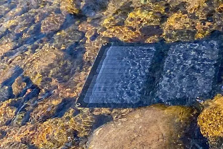 IP68 waterproof solar panel, almost completely waterproof can be sunk into the water