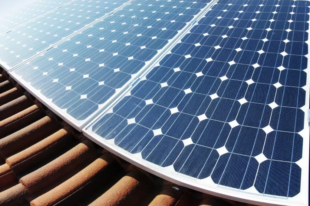 Lightweight Solar Panels：Your Solar Solution for Irregular Flats