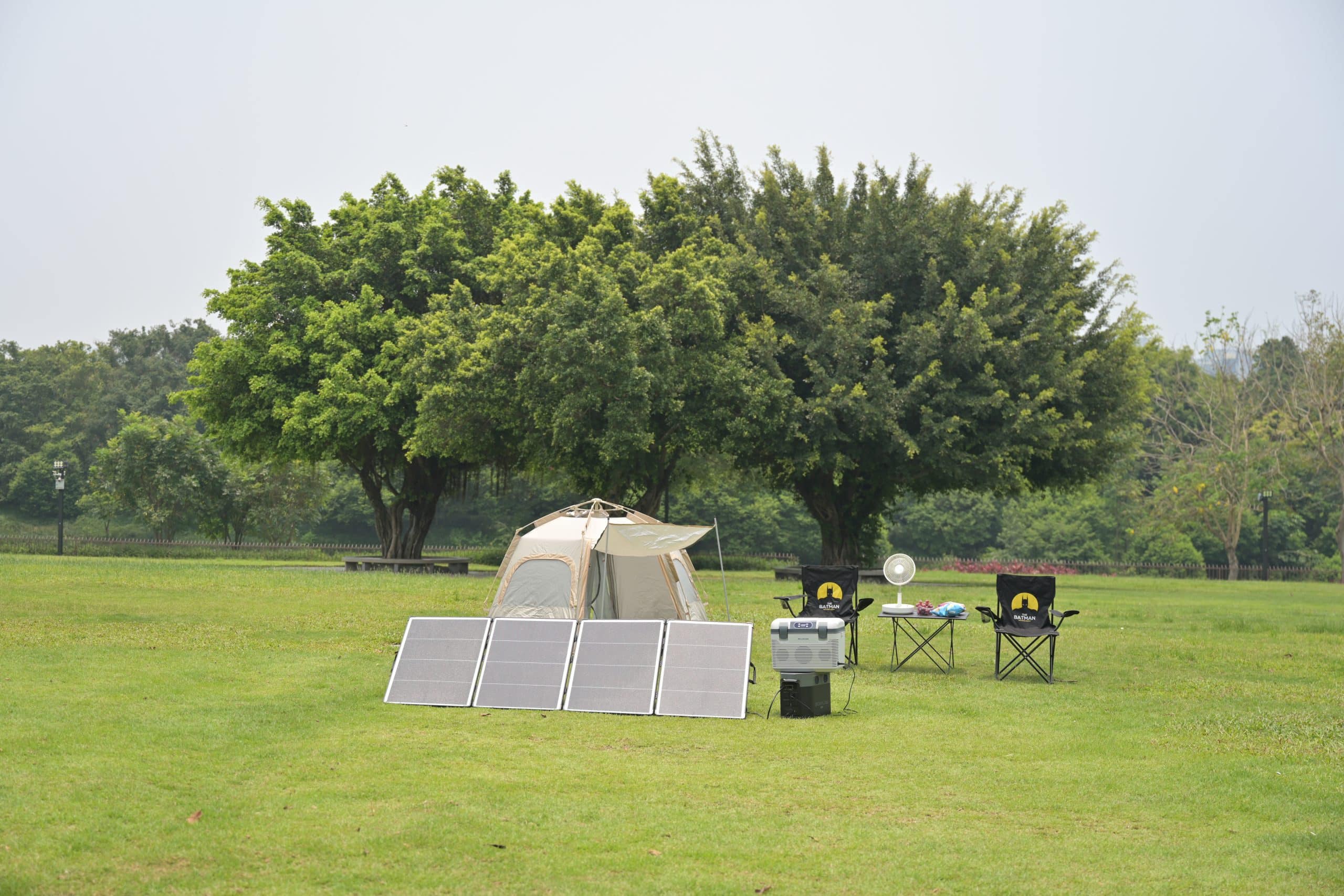 400w solar panel is charging a 12v refrigerator