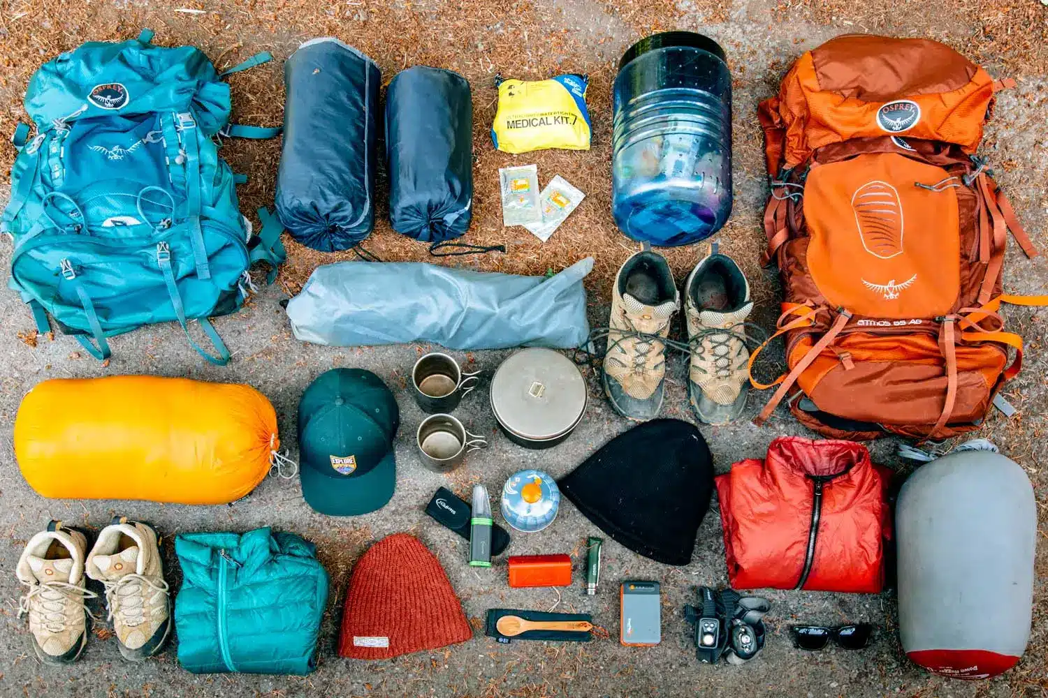 backpacking essential gears 